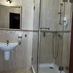 Glass Bed & Breakfast *
