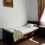 Glass Bed & Breakfast *