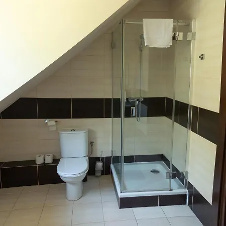 Glass Bed & Breakfast *
