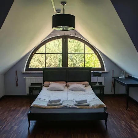Bed & Breakfast Glass *